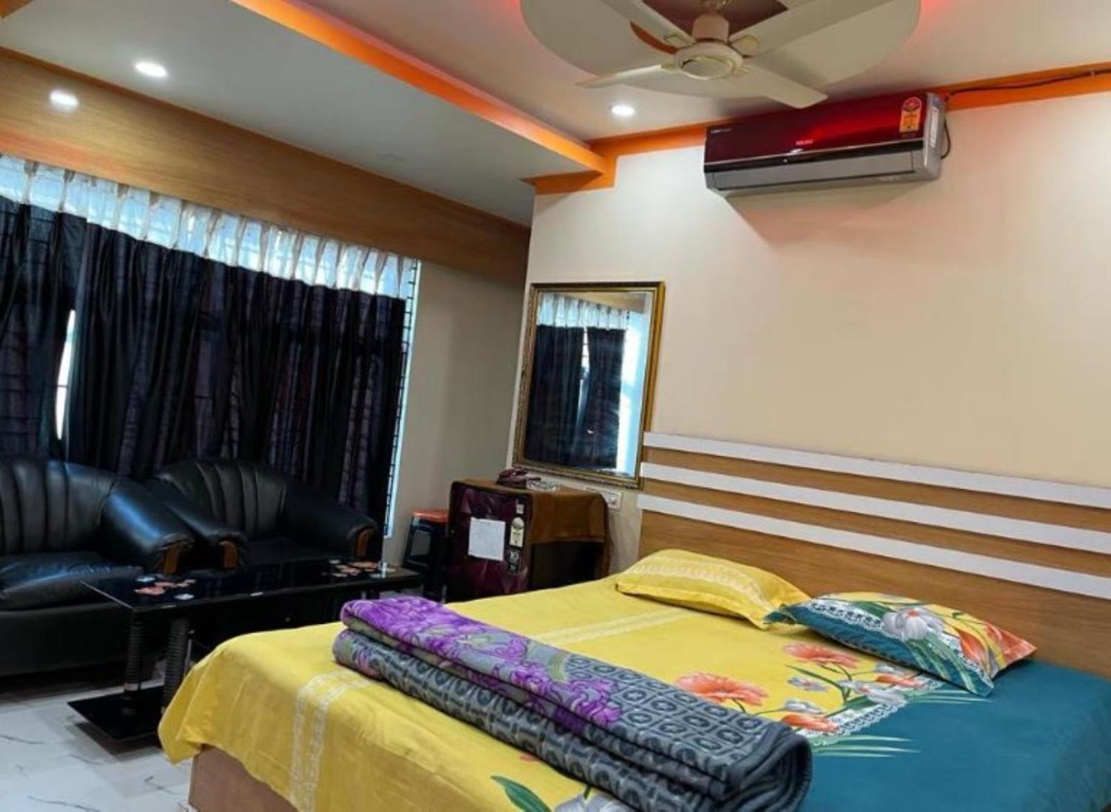 Anurag Palace Best Hotel In 아가르탈라 외부 사진
