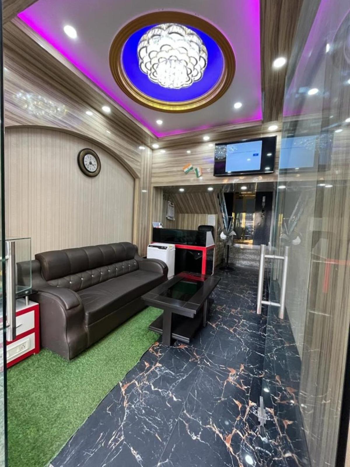 Anurag Palace Best Hotel In 아가르탈라 외부 사진