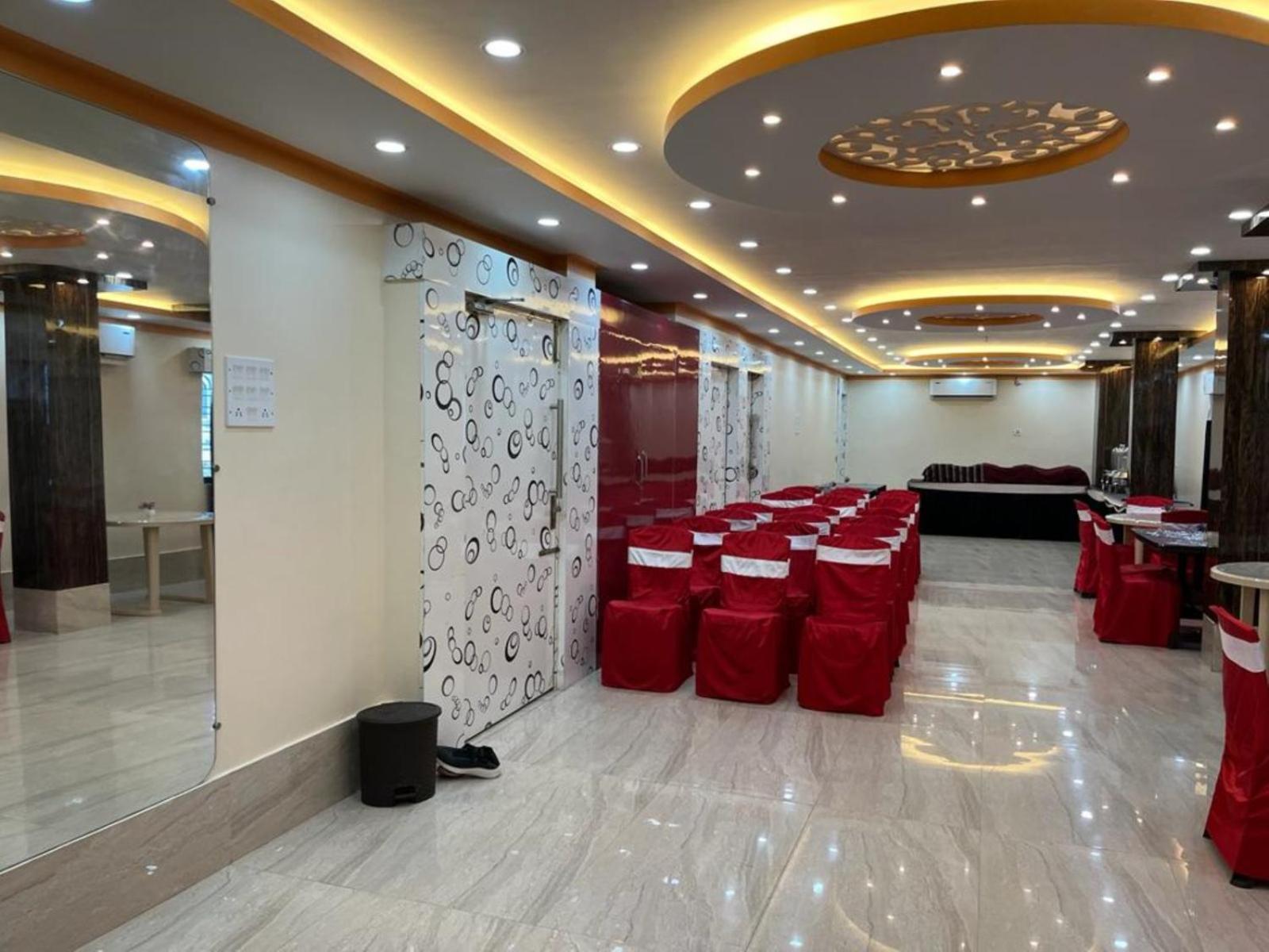 Anurag Palace Best Hotel In 아가르탈라 외부 사진