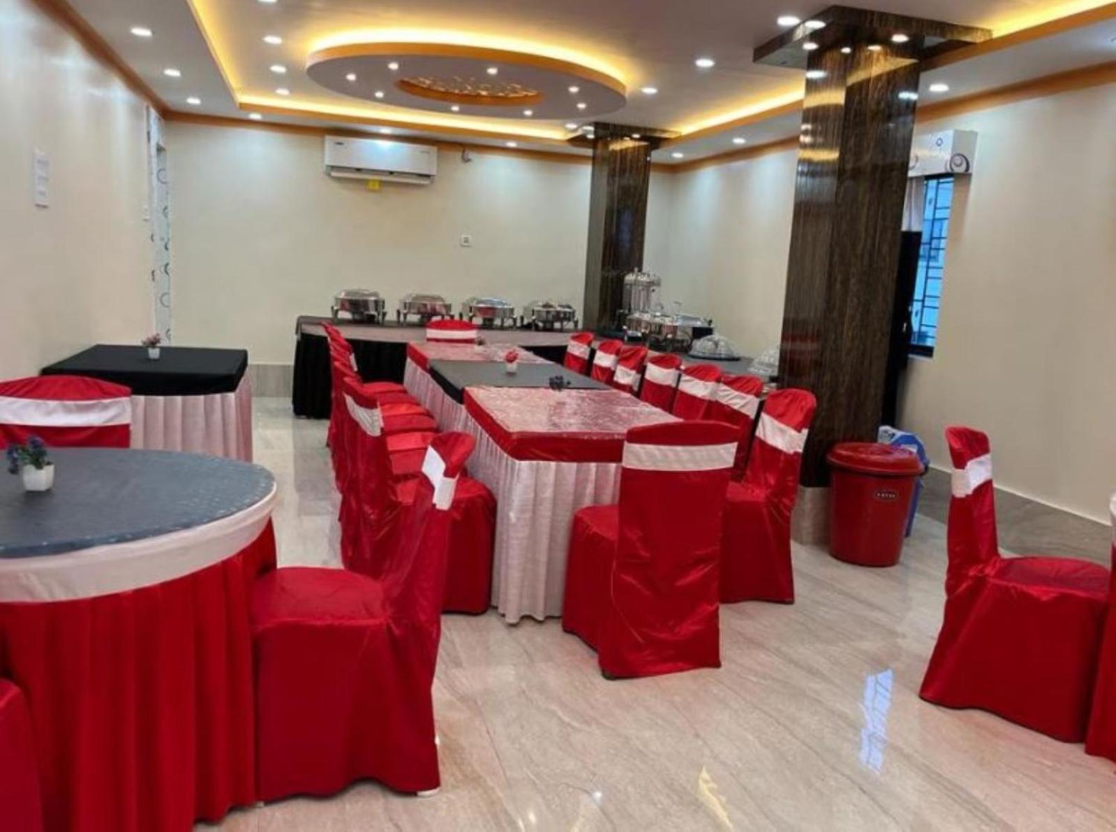 Anurag Palace Best Hotel In 아가르탈라 외부 사진